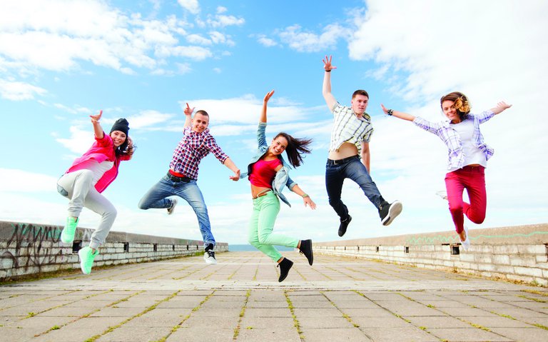 10 JOVENES.jpg
